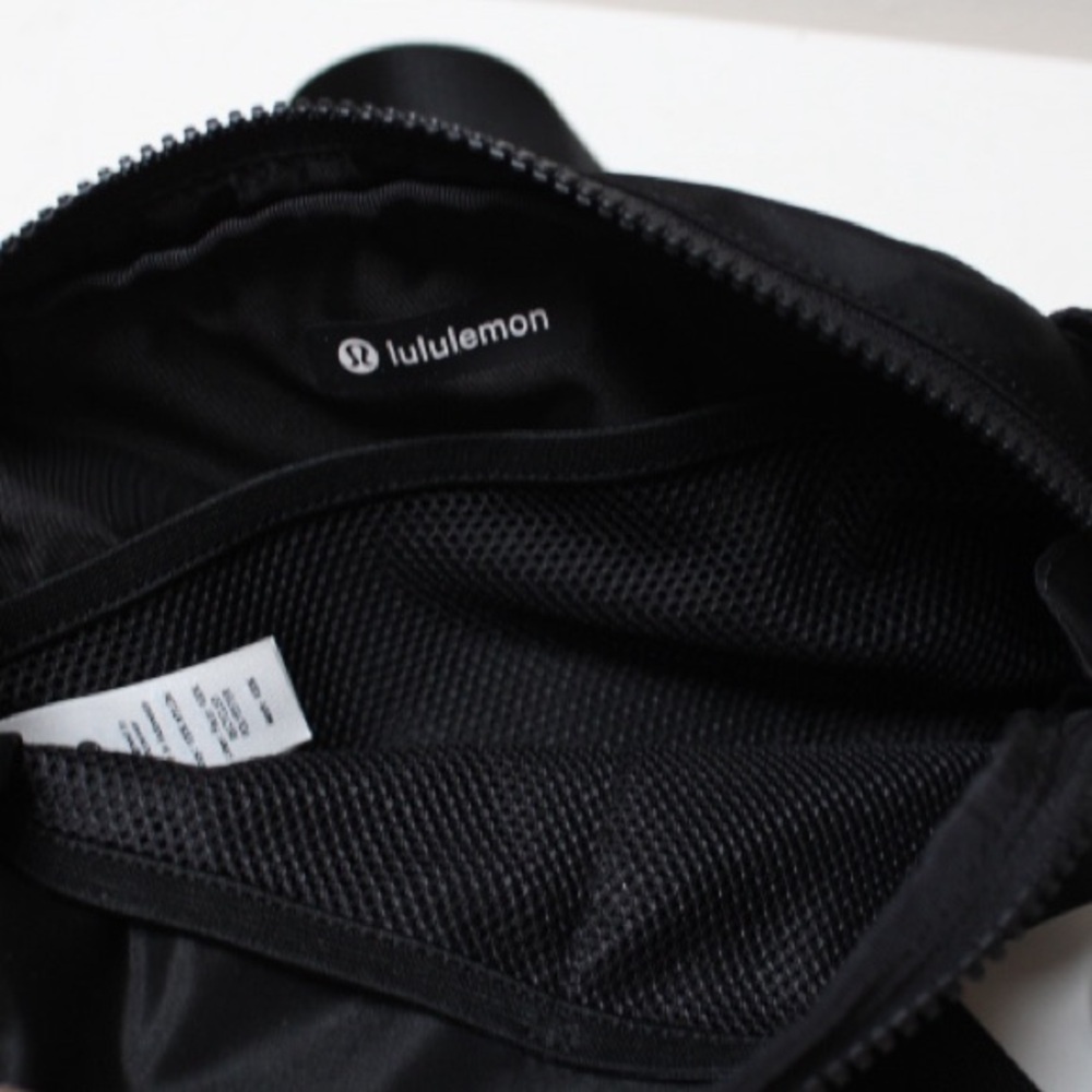 NWOT Lululemon 2L everywhere belt bag - Picture 9 of 11